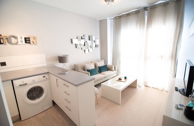 M (JMC 5) BERNABEU R. MADRID STADIUM APARTMENT 1 ROOM 2 PAX PARKING - MADRID BUSINESS CENTER