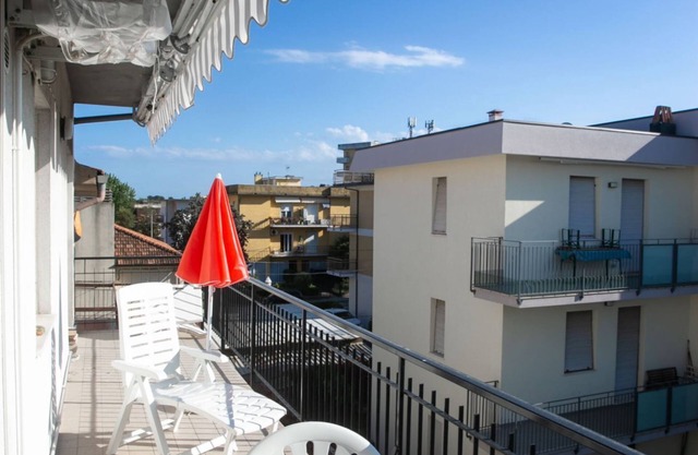 M125 - Marcelli, three-room apartment with terrace 50m from the sea