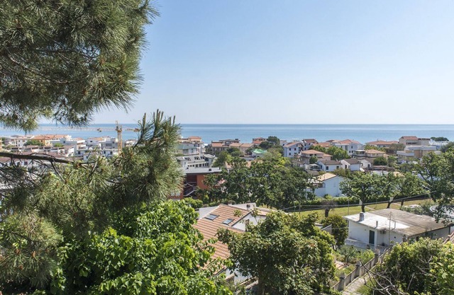 M261 - Marcelli, renovated three-room apartment with sea view terrace pt