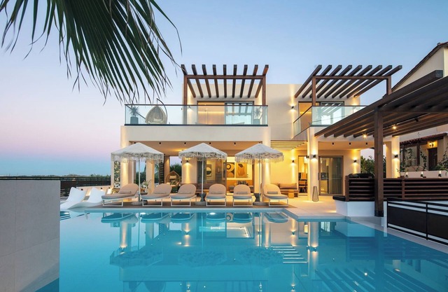 Macaw Residence, indulge yourself in rare luxury, daily housekeeping included!