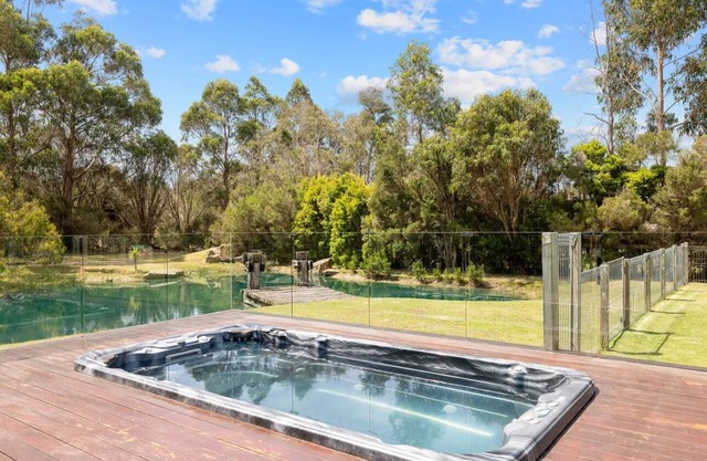 Mackaloucoo Retreats - MR2