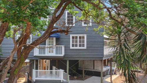 'Macs Beach House' by Accom Holidays