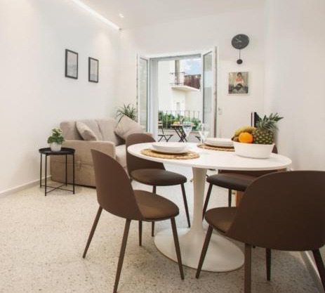 Madau's House Apartments & Suites