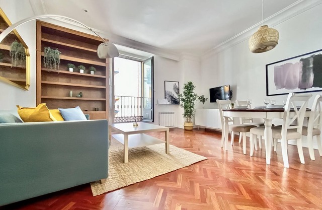 Madrid Palazzo – 2-Bedroom Apartment in the City Center