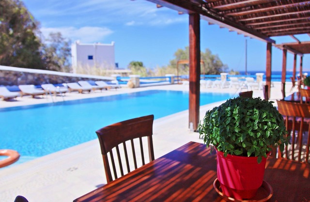 Maganos DekaOcto:Mykonos Apartment, close to the sea, breakfast included, shared pool
