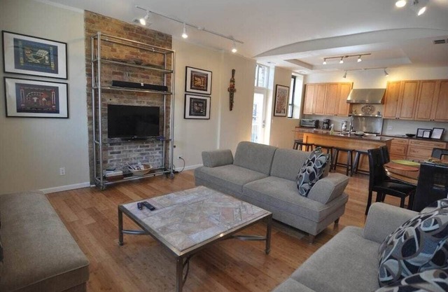 Magic Factory Loft 2East 4 Bd/3 Ba Families Groups