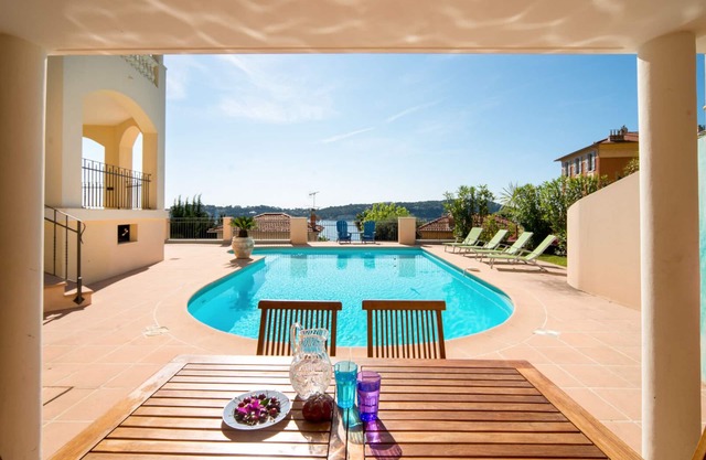 Magic! Luxury proprety, sea view, pool and fitness. Air Condit