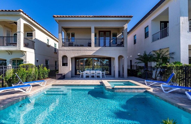 Magical Family Getaway | Newly Renovated (Jan 2021), Sunset Golf Course Views,West-Facing Pool