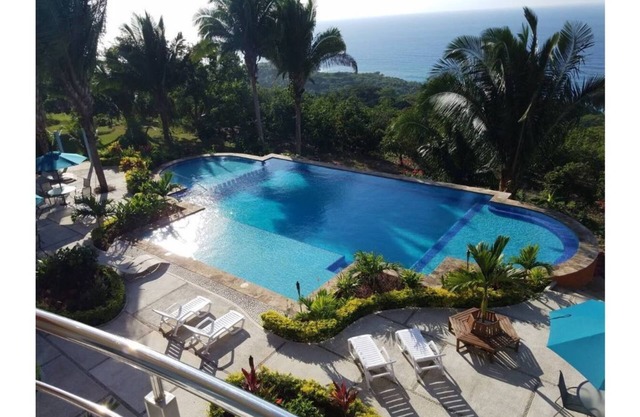 Magical Ocean Views in a 1 bedroom Jungle Paradise! Long term stays welcome!
