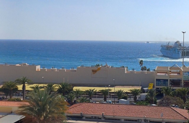 Magnificent apartment in Los Cristianos. Sea views and large terrace.