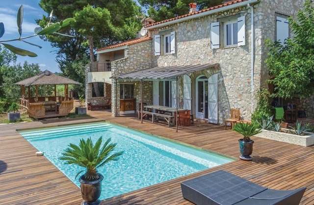 Magnificent stone house with pool, garden and views of the majestic Pic du Canigou.