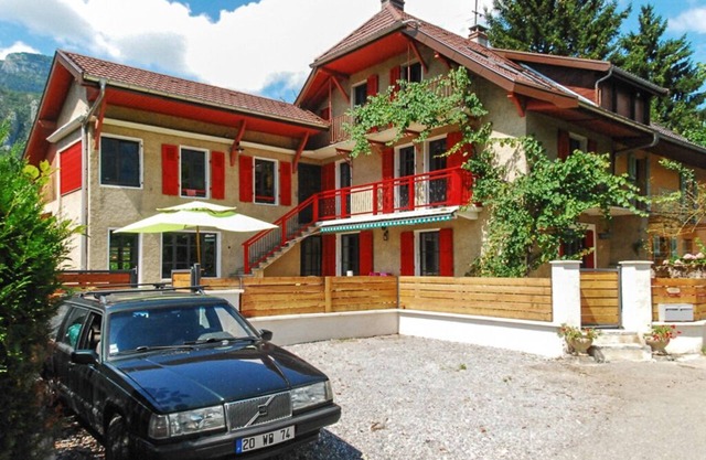 Magnificent Savoyard house on the shore of Lake Annecy, 2 minutes from the beach