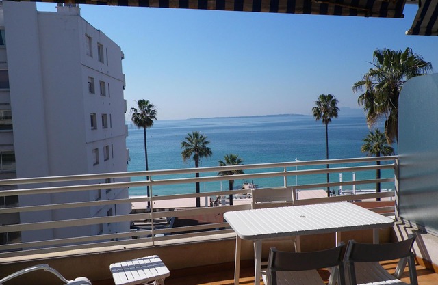 Magnificent sea view Comfort. Conditioning. 50 m from the beach. Wifi and Freebox