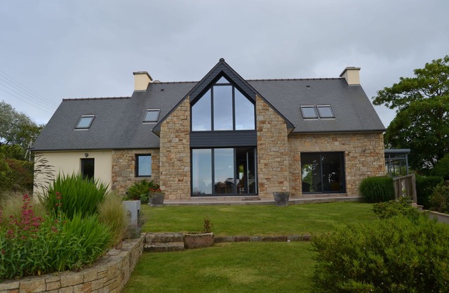 Magnificent seafront villa on the Pink Granite Coast