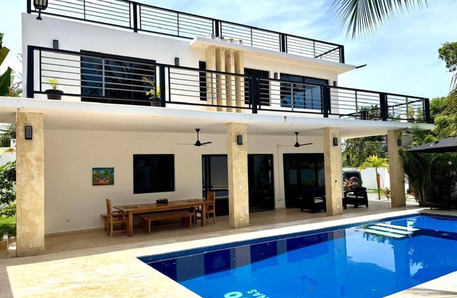 Magnificent villa for 16 people.
