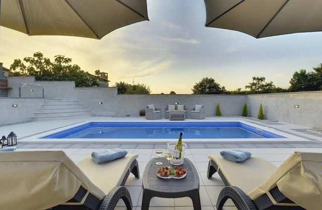 Magnificent villa with private pool, outdoor kitchen with barbecue
