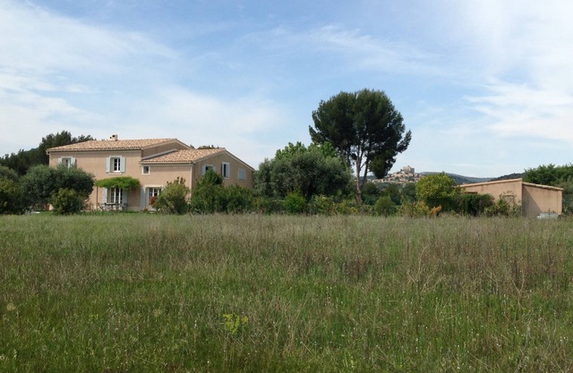 Magnificent villa with pool and view