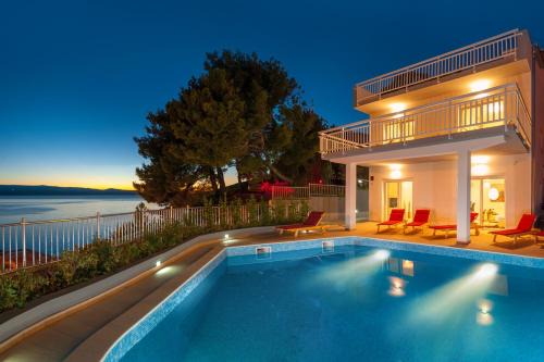 Magnificent Villa with Pool, Hot Tub, Sea View, Sauna