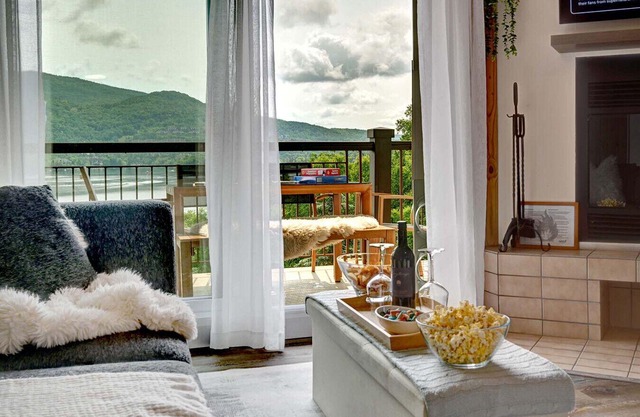 Magnifique Condo Vue, LAC et SKI Mont Tremblant 5 min