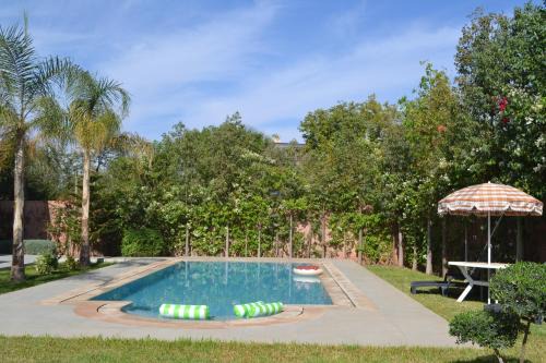 Magnifique maison avec une immense piscine proche Marrakech