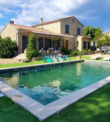 Magnifique villa avec piscine privée à Aubignan