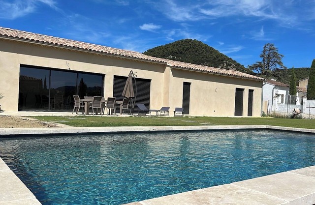 Magnifique Villa Neuve Avec vue sur les Dentelles de Montmirail!