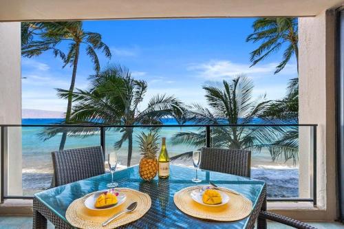 Mahana 307 · MA 307 OceanFront Condo w Pool AC