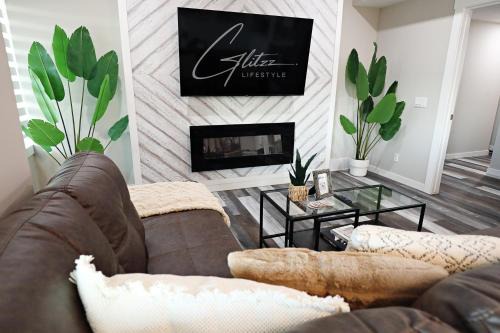 Mahogany Lakefront 2BR Walkout Trails And Privacy