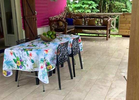 Maison accueillante à Gros Morne avec parking gratuit.