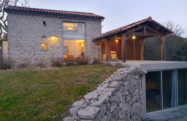 Maison Ardéchoise Avec Bain Nordique au Milieu de la Nature