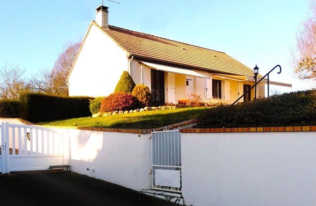 Maison aux Confins du Maine , de Lanjou et de la Touraine