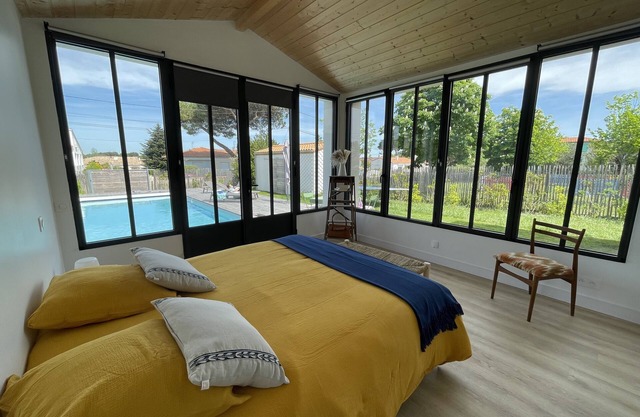 Maison Avec Piscine Chauffée, à 8 min de la Plage à Pied