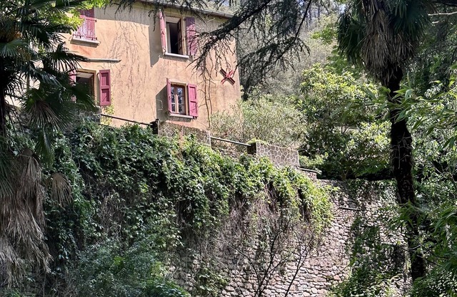 Maison Bourgeoise Cévenole Bord de Rivière, Piscine Naturelle en bas du Jardin