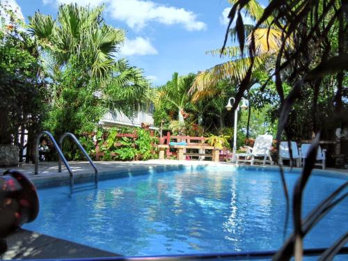 Maison confortable à Saint Joseph avec piscine partagée.