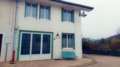 Maison confortable avec vue sur la montagne à Charix