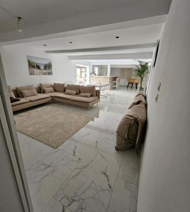 Maison dans corps de ferme Aéroport beauvais 14 minute