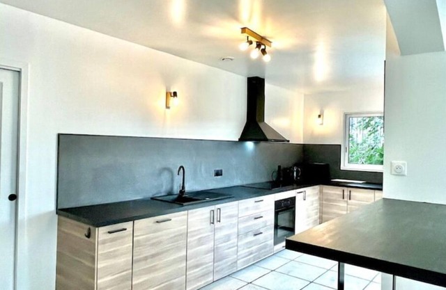 Maison de 4 Chambres Avec 3 Salles de Bain Avec TV Dans Toutes les Chambres