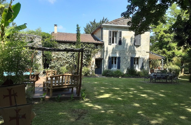 Maison de Campagne au Bord de la Rivière, Face au Château de Duras