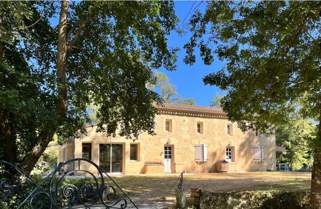 Maison de Campagne en Bord de Rivière