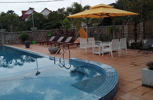 Maison de Maître Avec Grande Piscine de 300 m2