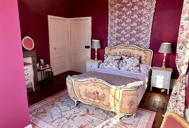 Maison de Mags & Mags Marie Antoinette Room