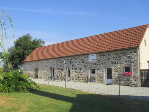 Maison de vacances avec spa et jeux à Cressanges - FR-1-489-579
