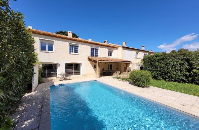 Maison Familiale Avec Piscine Entièrement Rénovée