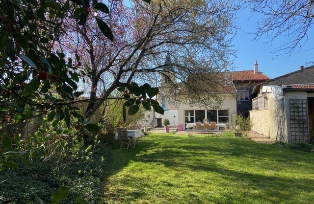 Maison Familiale Avec un Grand Jardin