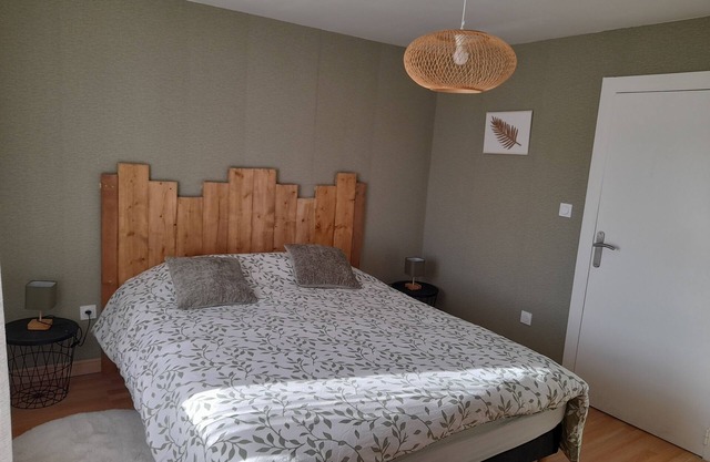 maison individuelle sur terrain clôturé et arboré à 5 mn d'un plan d'eau