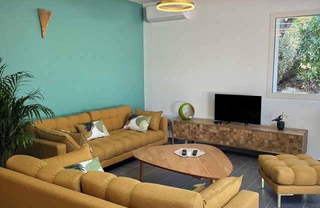 Maison L'escapade, une Maison de Campagne Spacieuse et Élégante en Provence