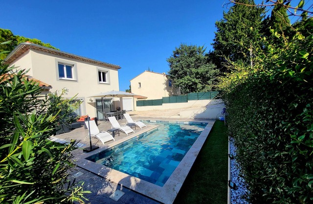 Maison Moderne Climatisée 8 Personnes Avec Piscine