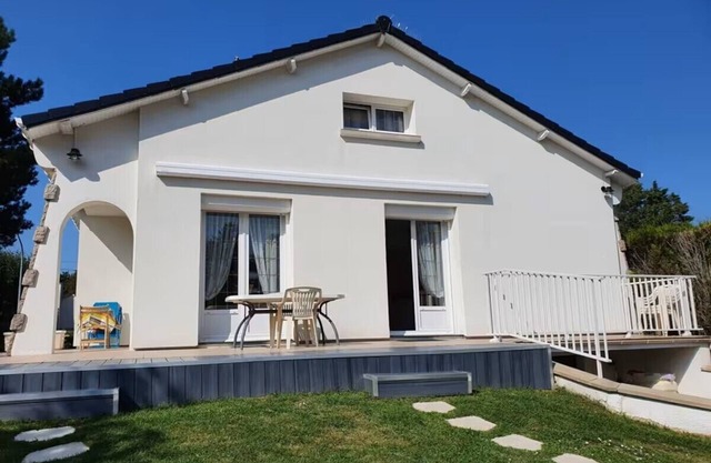 Maison Sainte Cécile near beach and shops, pets welcome