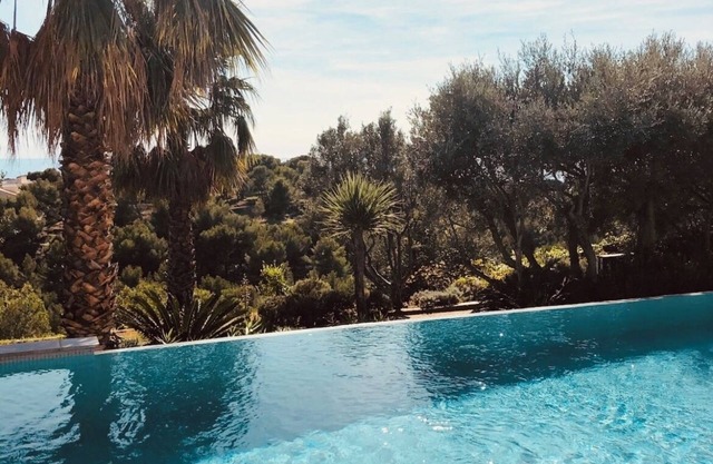 MAISON SILVESTRI - LA GUITOUNE/Swimming pool, sea view