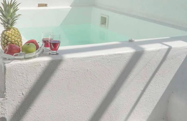 Maisonette house with jacuzzi Loukas & Emma